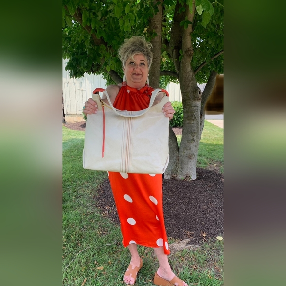 Meet your Posher, Theresa - Picture 1 of 2